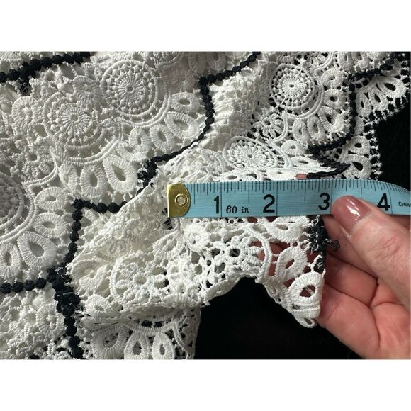 Bebe Scalloped Lace Shorts - Picture 12 of 12